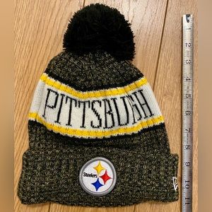 Pittsburgh Steelers Winter Hat With Fuzz Ball on Top